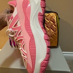 🔥Marc Jacobs Vibrant Pink Women's Sneakers 1x worn. Too heavy for me
